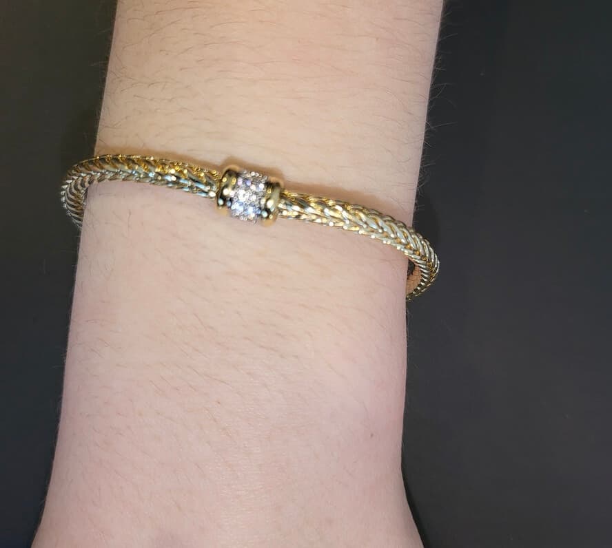 Gold Tone Chain Bracelet Classic Style with Diamond Style detail
