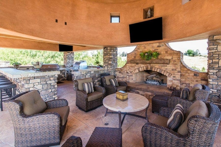 Fire pits vs. fireplace – a Hot Topic for your Inland Empire area home